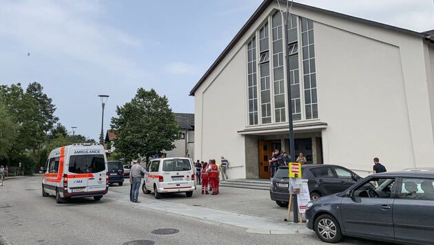 Der Unfall passierte vor der Pfarrkirche Gneis. (Bild: Markus Tschepp)
