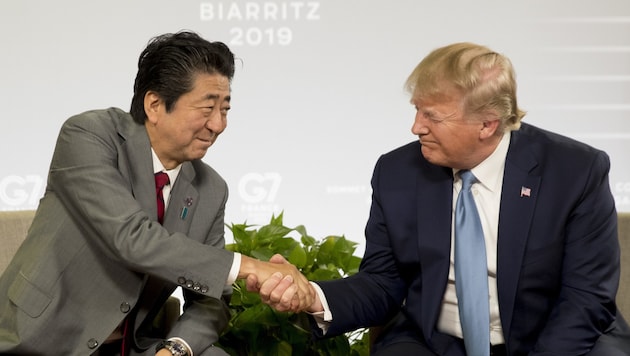US-Präsident Donald Trump und Japans Regierungschef Shinzo Abe beim G7-Gipfel (Bild: Associated Press)