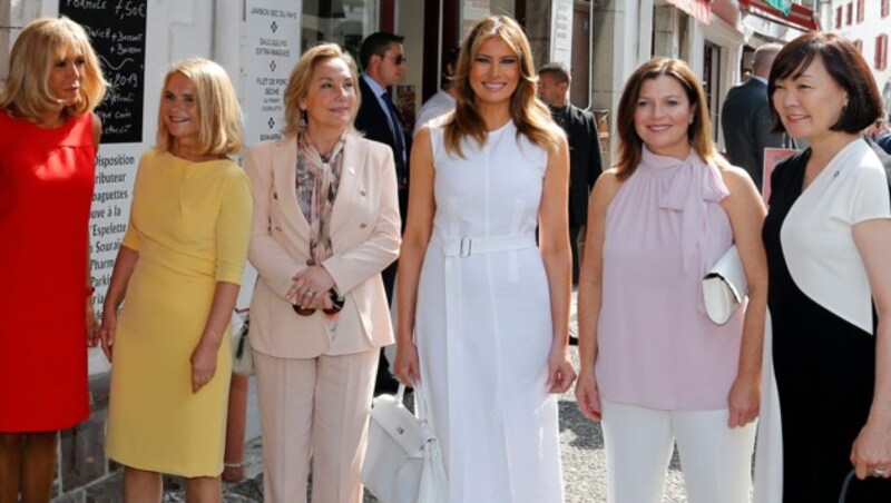 Brigitte Macron, Melania Trump, Akie Abe, Cecilia Morel, Jenny Morrison und Malgorzata Tusk (v.l.) (Bild: The Associated Press)