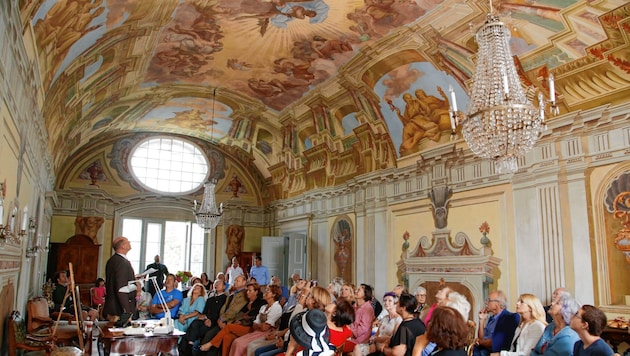 Fromiller-Saal im Schloss Ebenthal: „Der Wappensaal im Landhaus ist Josef Ferdinand Fromillers größtes Werk, das erstaunlichste aber ist die Scheinarchitektur in diesem Saal“, betont Ernst Bauer von Intempo. (Bild: Rojsek-Wiedergut Uta)