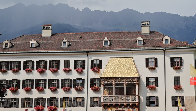 Auch das Lokal "Goldenes Dachl" in der Altstadt ist betroffen. (Bild: Christof Birbaumer / Kronenzeitung)