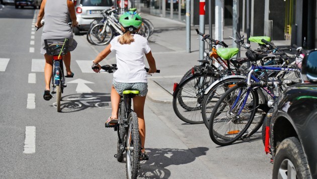 Mehr als 6000 Radfahrende verletzen sich jährlich in Wien so schwer, dass eine Behandlung im Krankenhaus notwendig wird. (Bild: Christof Birbaumer / Kronenzeitung)