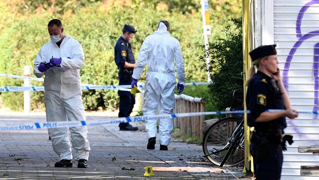 Ermittler am Tatort in Malmö (Bild: AFP/TT News/Johan Nilsson)