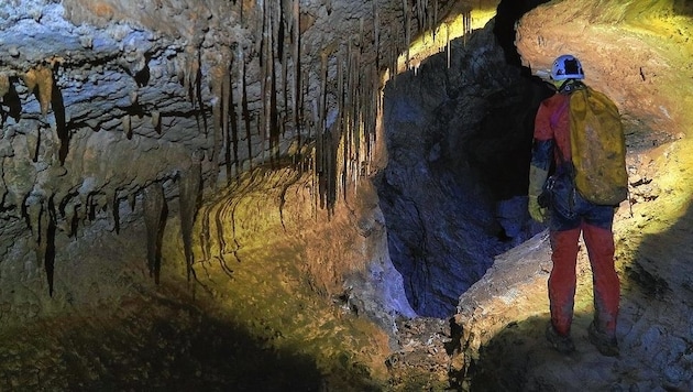 Mitglieder des Höhlenvereins Bad Mitterndorf entdeckten über 1,3 Kilometer Neuland im Toten Gebirge. (Bild: Robert Seebacher)