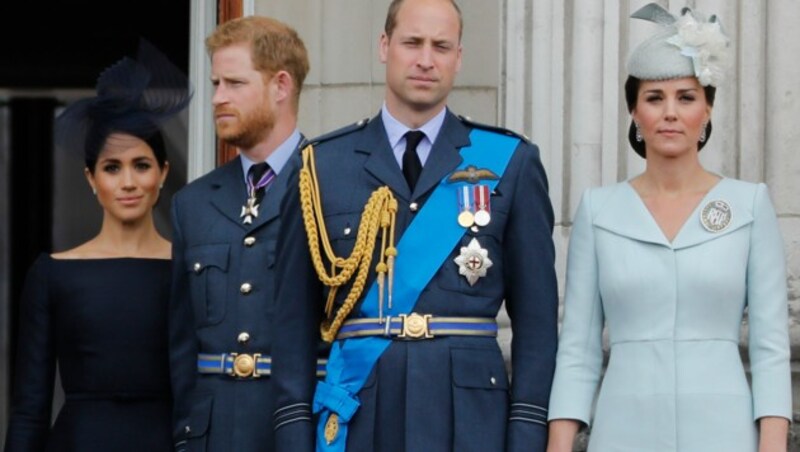 Herzogin Meghan und Prinz Harry mit Prinz William und Herzogin Kate (Bild: AFP)