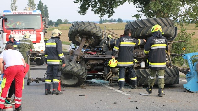 Der Traktorfahrer wurde schwer verletzt (Symbolbild) (Bild: BFK Tulln/ St. Öllerer)