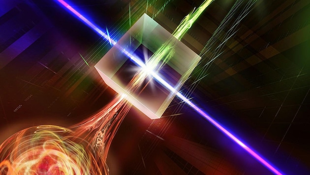 In einem nichtlinearen Kristall wird die Wellenlänge des Photons so verändert, dass es über herkömmliche Glasfaserleitungen gesendet werden kann. (Bild: IQOQI Innsbruck/Harald Ritsch)