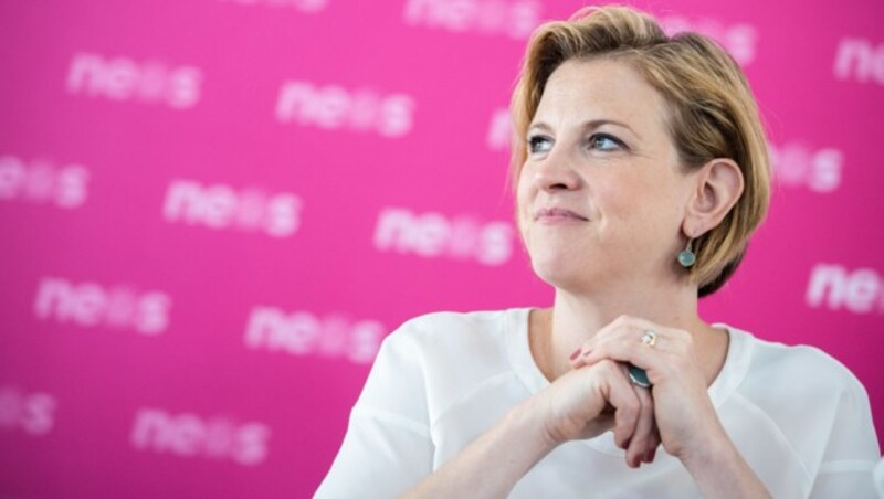 NEOS-Chefin Beate Meinl-Reisinger bei der Präsentation des Wahlprogramms (Bild: APA/GEORG HOCHMUTH)