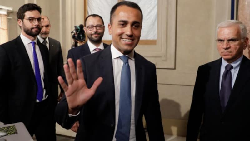 Fünf-Sterne-Chef Luigi Di Maio will an der Macht bleiben. Seine eigenen Parteimitglieder könnten ihm aber noch einen Strich durch die Rechnung machen. (Bild: AP)