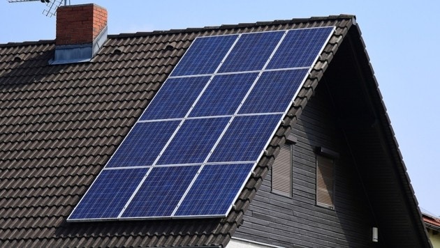 Zuerst möchte man alle möglichen Dächer mit Fotovoltaikpaneelen ausstatten. (Bild: P. Huber)