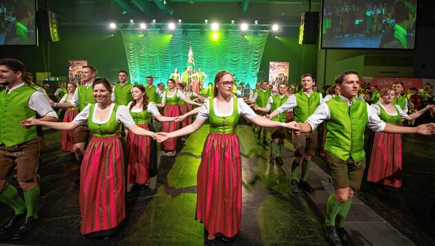 Beim großen Bauernbundball in der Grazer Stadthalle zeigen Mitglieder der Landjugend Jahr für Jahr ihr tänzerisches Können (Bild: Landjugend Steiermark)