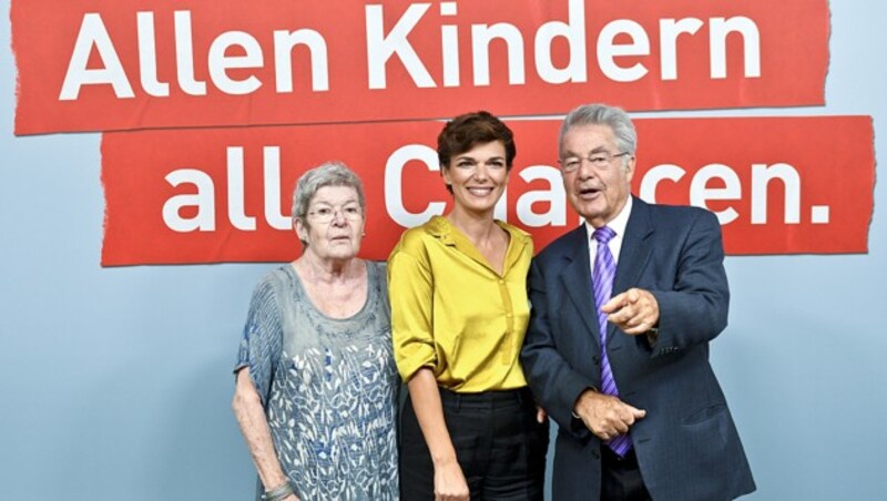 Rendi-Wagner mit Orth und Fischer (Bild: APA/HERBERT NEUBAUER)