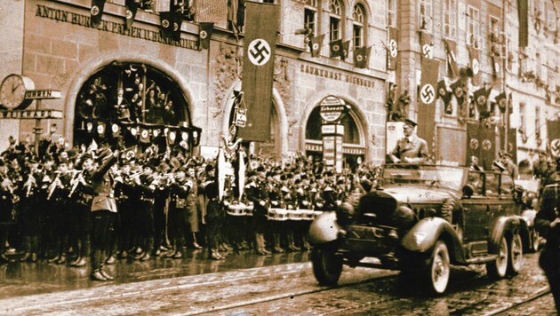 Adolf Hitler in Graz: Die Massen jubelten dem „Führer“ in der Herrengasse zu. (Bild: Landesmuseum Joanneum)