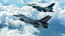 Die F-16 Fighting Falcon ist ein einstrahliges Mehrzweckkampfflugzeug aus US-amerikanischer Produktion. (Bild: Katsuhiko Tokunaga/DACT, INC.)