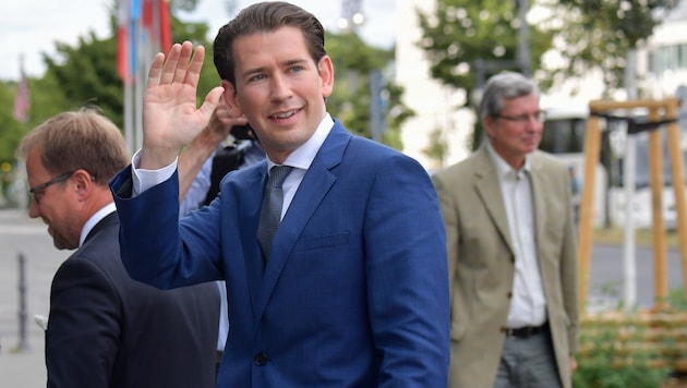 ÖVP-Chef Sebastian Kurz wirbt für Stabilität seiner Regierungspolitik, obwohl er seit mehreren Monaten kein Regierungspolitiker ist, sagt Politologe Peter Filzmaier. (Bild: AFP)