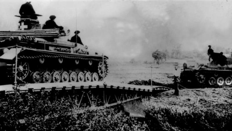 Deutsche Panzer rollen am 6. September in Polen ein. (Bild: AFP)