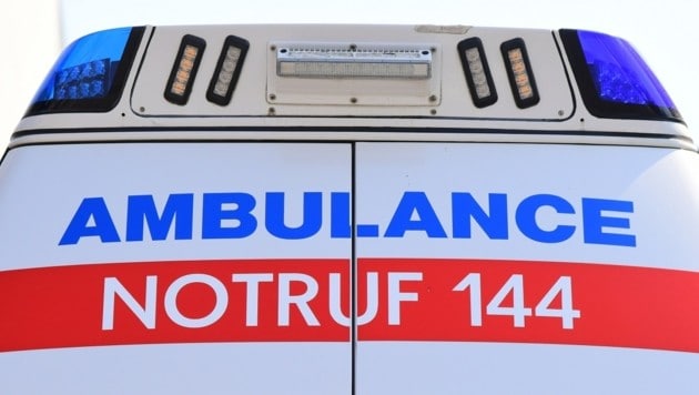 Der 56-jährige Motorradfahrer wurde mit der Rettung ins Unfallkrankenhaus Salzburg gebracht. (Bild: P. Huber)