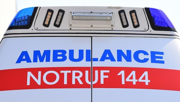 Der 56-jährige Motorradfahrer wurde mit der Rettung ins Unfallkrankenhaus Salzburg gebracht. (Bild: P. Huber)