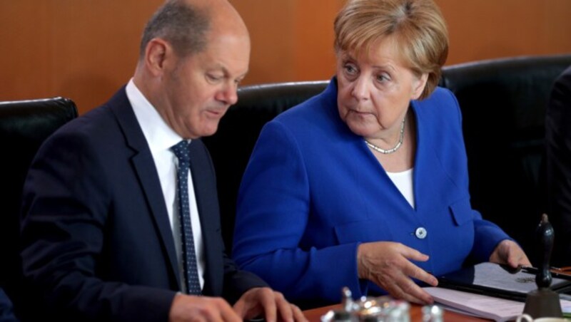 Bereitet die Regierung von Noch-Kanzlerin Angela Merkel bereits eine deutsche Corona-Impfpflicht vor? (Bild: The Associated Press)