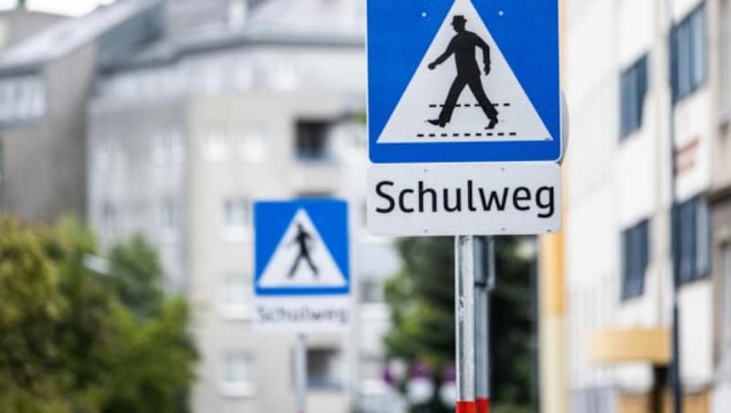 Auf dem Schulweg lauerte der Angeklagte seiner Tochter und deren Mutter auf. (Bild: APA/GEORG HOCHMUTH)