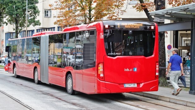 60 solcher Diesel-Gelenksbusse will die IVB anschaffen - neben 60 weitern Niederflurbussen (Bild: Christof Birbaumer / Kronenzeitung)