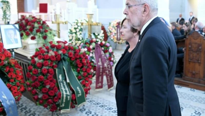 Bundespräsident Alexander Van der Bellen und Gattin Doris Schmidauer (Bild: APA/ROLAND SCHLAGER)