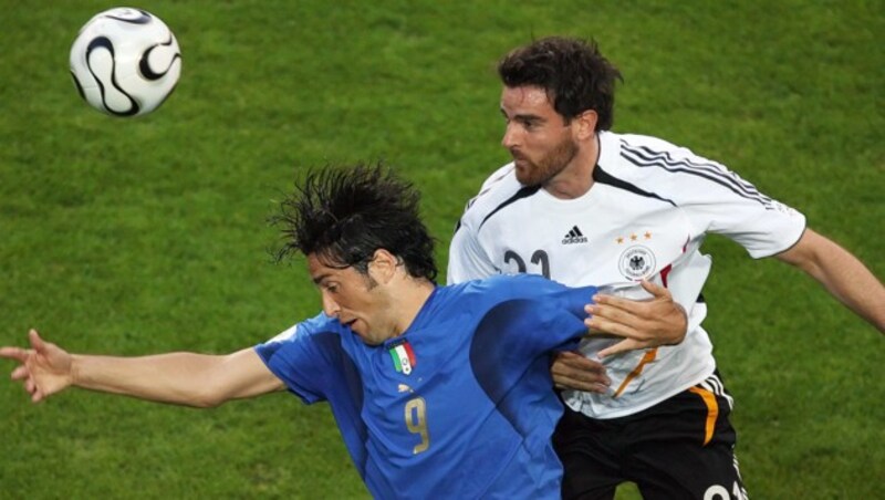 Metzelder (rechts) im WM-Halbfinale 2006 gegen Italien (Bild: AFP)