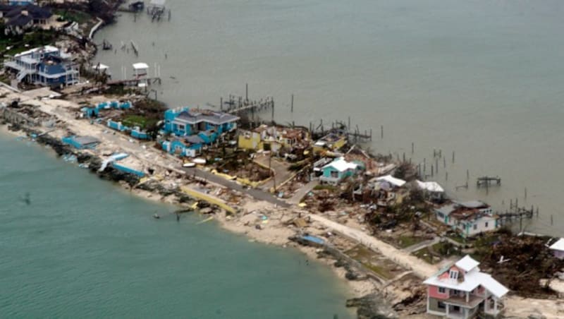 Erst allmählich wird das ganze Ausmaß der Katastrophe auf den Bahamas deutlich. (Bild: APA/AFP/US Coast Guard/Adam)