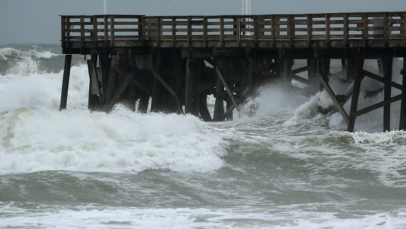 Meteorologen warnen vor Sturmfluten an der Küste Floridas. (Bild: APA/AFP/GETTY IMAGES/MARK WILSON)