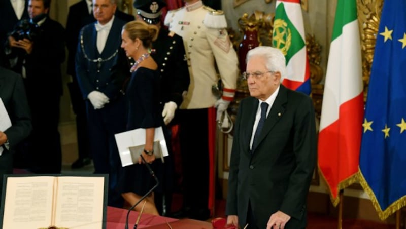 Der italienische Staatspräsident Sergio Mattarella hat die zweite Regierung unter Ministerpräsident Giuseppe Conte vereidigt. (Bild: AFP)