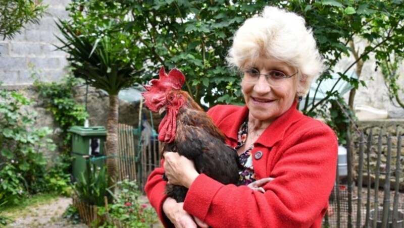 Corinne Fesseau mit Hahn „Maurice“ (Bild: AFP)