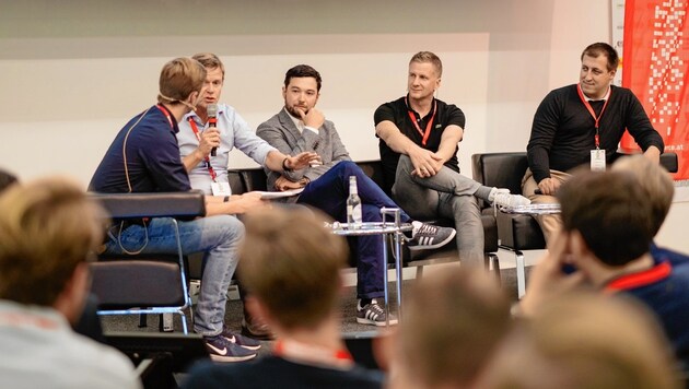 Zahlreiche Experten diskutieren und geben Vorträge (Bild: Christof Hütter / Fussball Business)