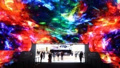 Archivbild: Fernsehen und die dafür notwendige Technik – im Bild: flexible OLED-Fernseher von LG – sind auf der IFA seit den Dreißigerjahren Thema. (Bild: REUTERS)