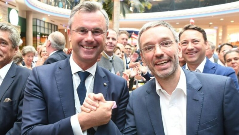 Demonstrieren öffentlich Einigkeit: FPÖ-Spitzenkandidat Norbert Hofer und Klubobmann Herbert Kickl (Bild: FOTOKERSCHI.AT/WERNER KERSCHBAUM)