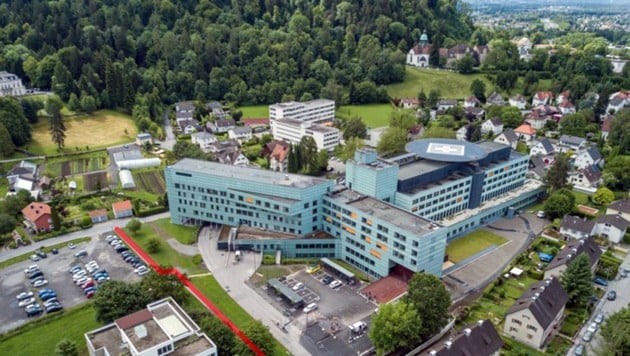 Der 19-Jährige musste im Landeskrankenhaus Bregenz notoperiert werden. (Bild: Vorarlberger Landeskrankenhäuser)