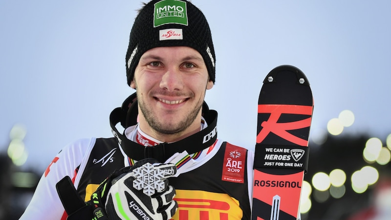 Michael Matt mit seiner Slalom-Silbernen von der WM 2019 in Are. (Bild: AFP)