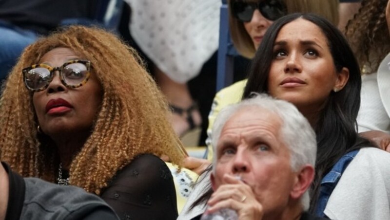 Etwas verzweifelt blickte Meghan drein, als Serena Williams das Match verlor. (Bild: AFP)