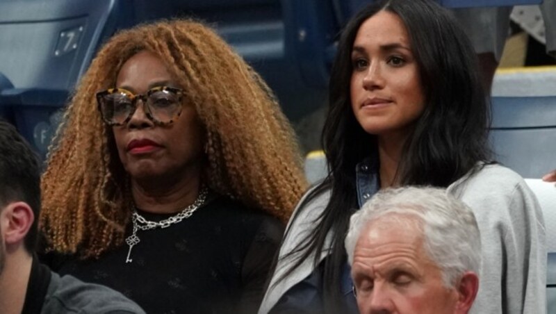 Herzogin Meghan bringt ihrer Freundin Serena Williams wohl kein Glück. Wie schon in Wimbledon verlor diese nun auch bei den US-Open das Finalspiel. (Bild: AFP )