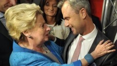 Ursula Stenzel mit FPÖ-Bundesobmann Norbert Hofer (Bild: APA/HANS PUNZ)