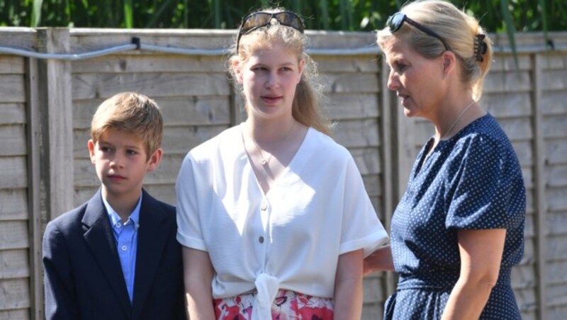 Sophie, Gräfin von Wessex, mit Tochter Lady Louise und Sohn Viscount Severn (Bild: Jacob King / PA / picturedesk.com)