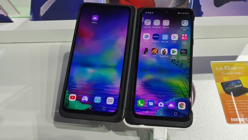 Das LG G8x ThinQ gibt es optional mit Zweit-Display in der Hülle. (Bild: Dominik Erlinger)