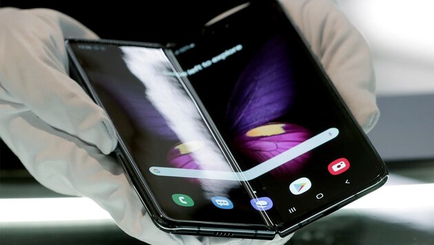 Samsungs Falt-Smartphone Galaxy Fold (Bild: APA/AFP/Tobias SCHWARZ)