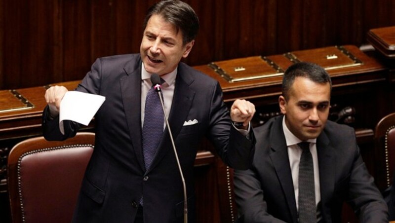 Premier Giuseppe Conte mit Fünf-Sterne-Chef Luigi Di Maio (Bild: AP)