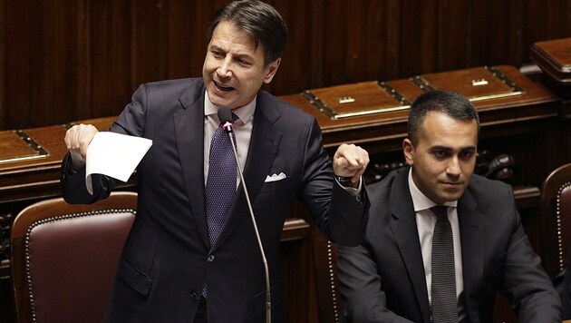 Premier Giuseppe Conte mit Fünf-Sterne-Chef Luigi Di Maio (Bild: AP)