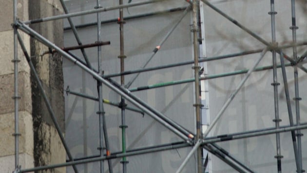 On Friday morning, a construction worker in Tyrol fell from scaffolding onto a concrete floor (symbolic image). (Bild: KRONEN ZEITUNG)