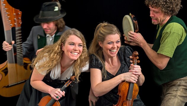 Die musikalische Tradition ehren, indem man sie erneuert: Lucia Froihofer (vorne rechts) mit den Musikern von Spafudla. (Bild: Johannes Gellner)