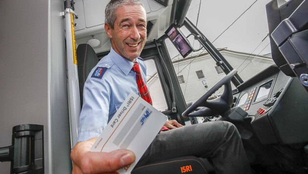 Karl Kammel freut’s: In den neue Bussen wird der Sitz automatisch per Karte angepasst. (Bild: Tschepp Markus)