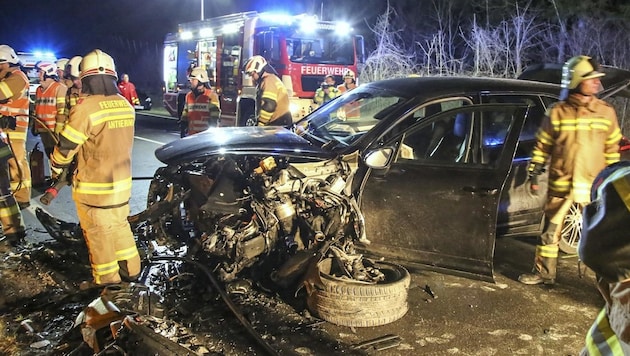 Feuerwehr-Einsatz nach Verkehrsunfall am 11. März auf der B156 in Nußdorf (Bild: Tschepp Markus)