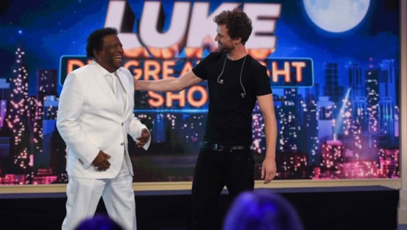 Entertainment-„Gott“ Roberto Blanco wünscht Luke Mockridge für seine neue SAT.1-Prime-Time-Show ,LUKE! Die Greatnightshow‘, die am Freitag, 13. September 2019, um 20:15 Uhr startet, alles Gute. (Bild: STEFFEN Z WOLFF / BRAINPOOL)