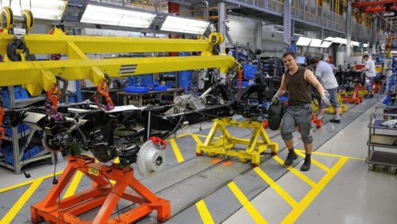 Neben BMW lässt etwa Mercedes im Magna-Werk in Thondorf die G-Klasse produzieren. (Bild: Sepp Pail)